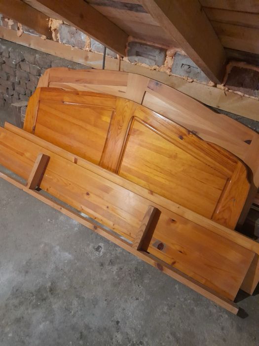 Чамова спалня от масив