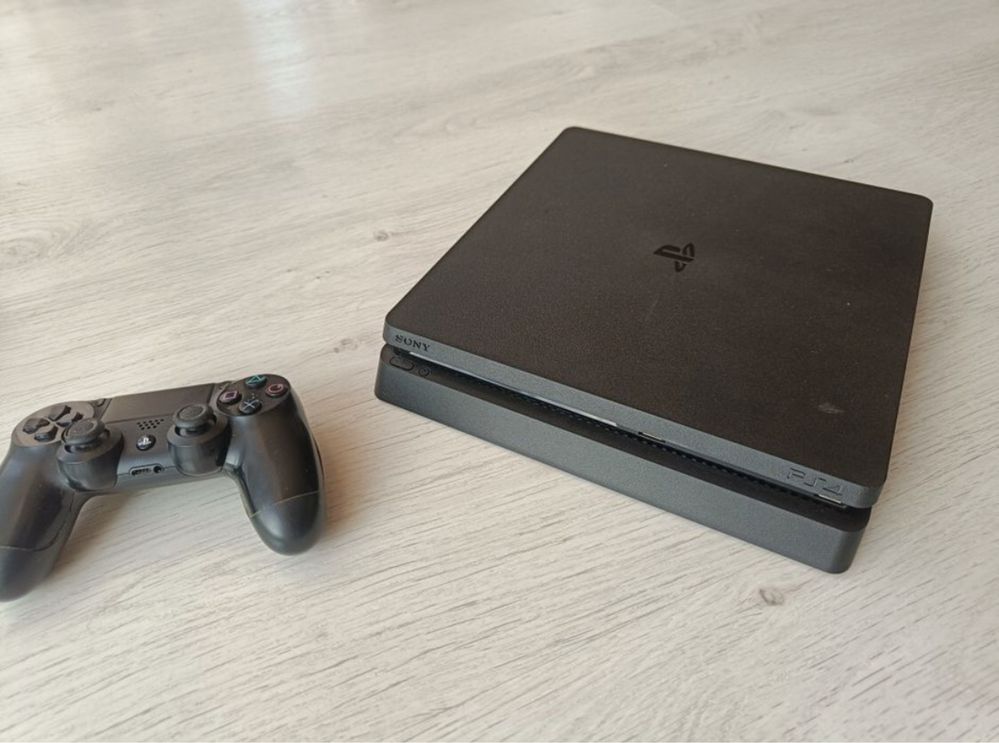 PS4 Slim 1000gb 9/10