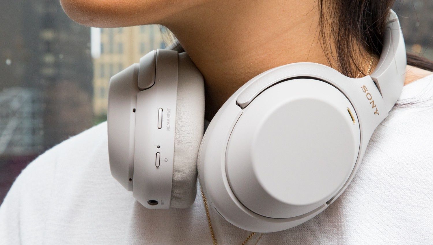 Sony wh1000xm4 с годовой официальной гараниией