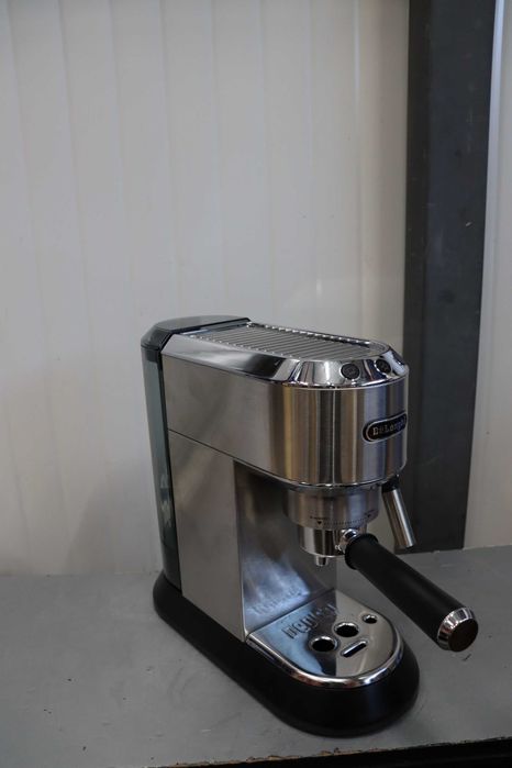 Кафемашина DeLonghi EC685.M DEDICA