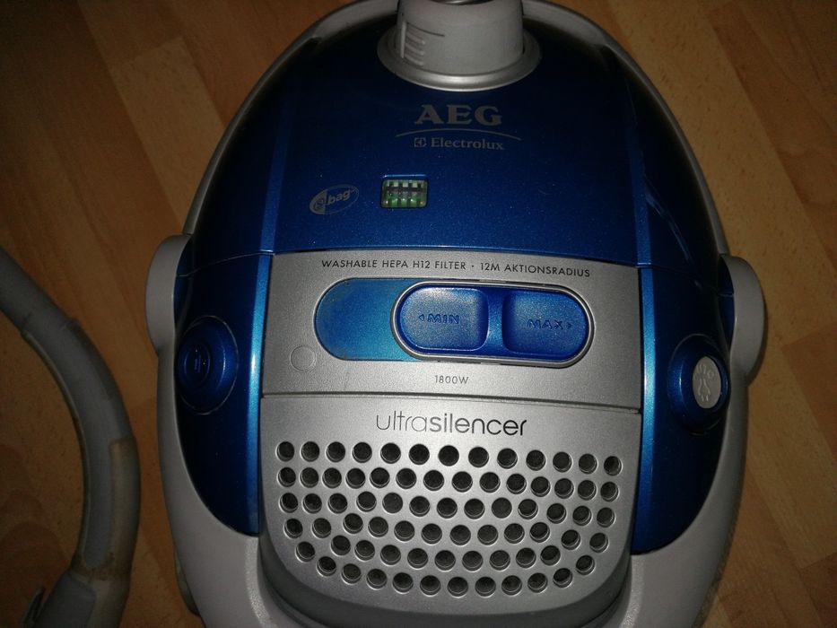 Aspirator AEG Electrolux, 1800 W max, Stare buna!