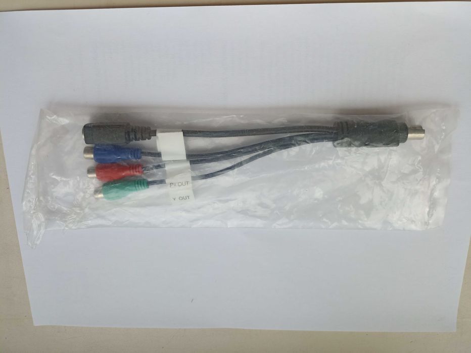 Переходник с Mini-DIN-9 (папа) на Mini-DIN-4 (мама) и YPbPr (мама)