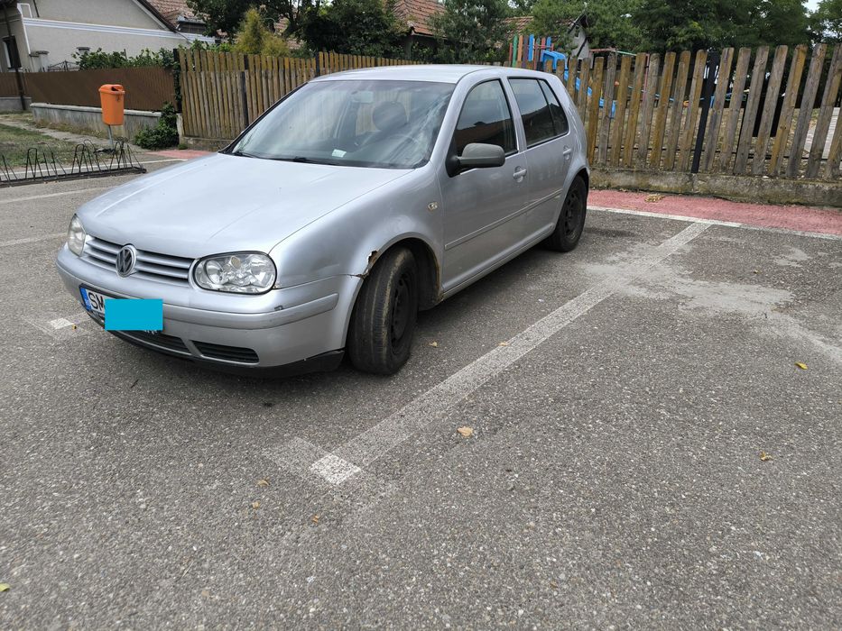 VW Golf 4 Gri 1.6 Benzina