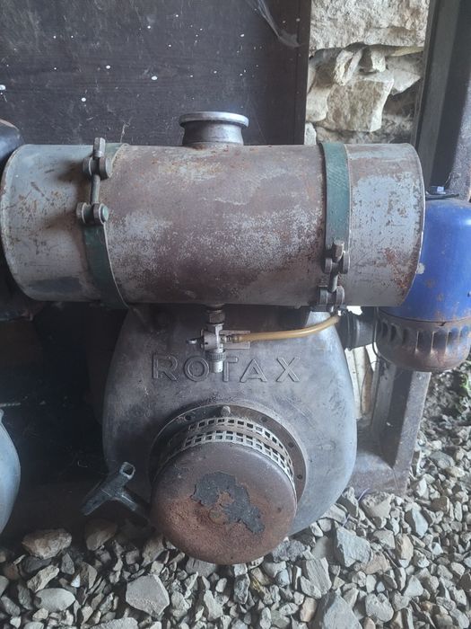 Vând motor cositoare Rotax