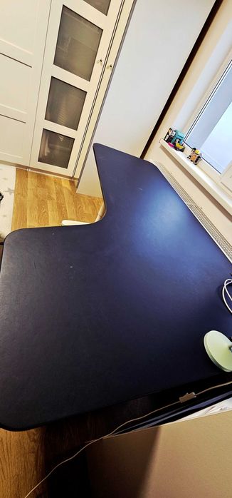 05 noiembrie 2025
Vand birou BEKANT IKEA albastru