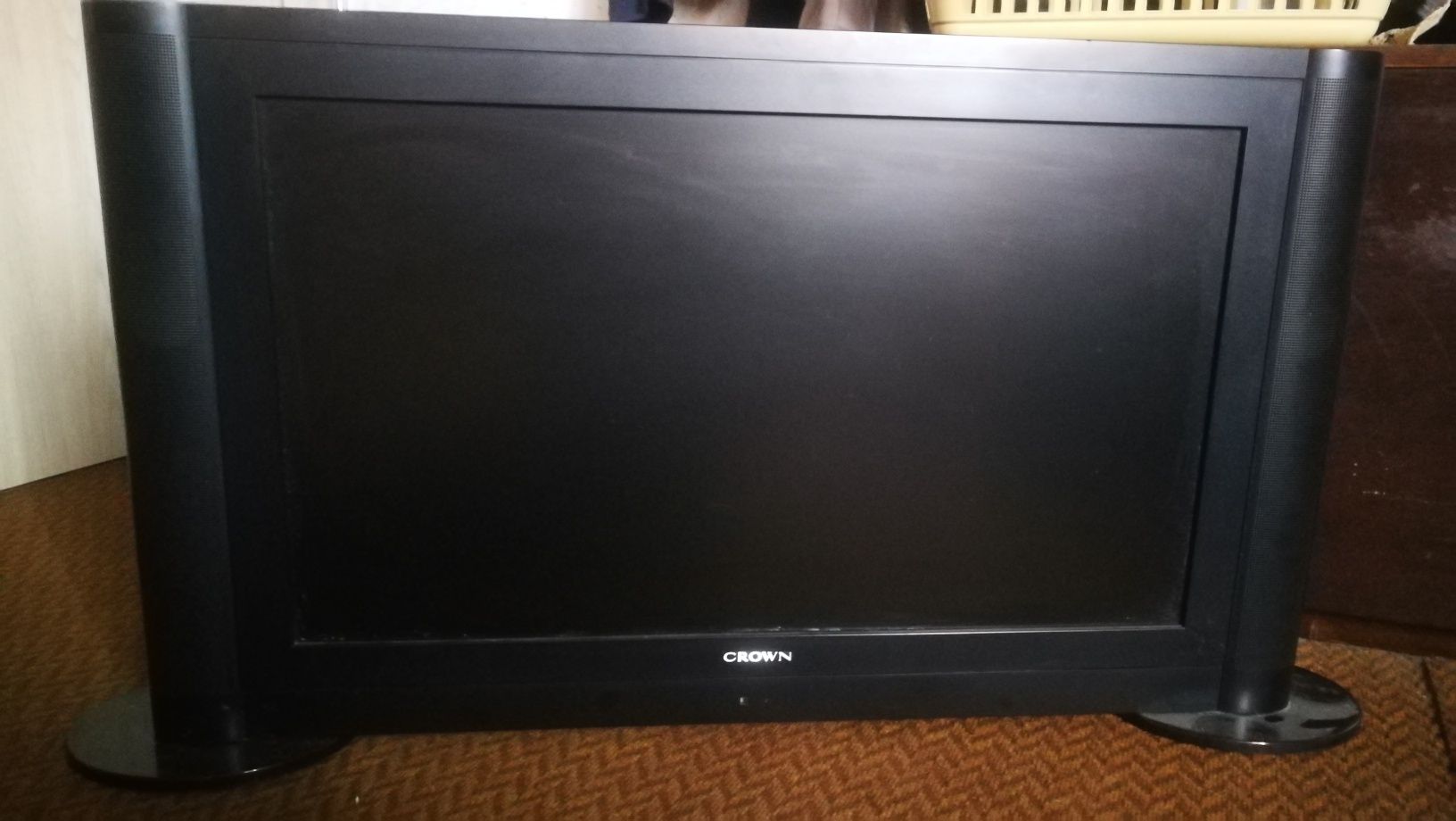 Телевизор 32 инча! Crown 32700 hd-dvi