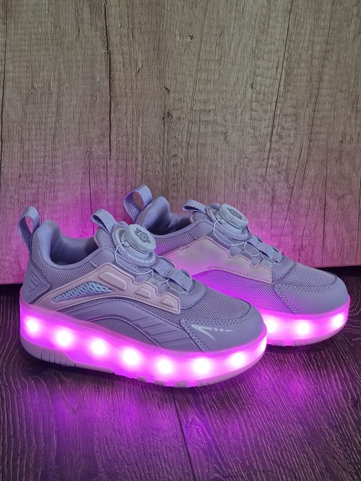 Adidasi cu role  și leduri reincarcabile