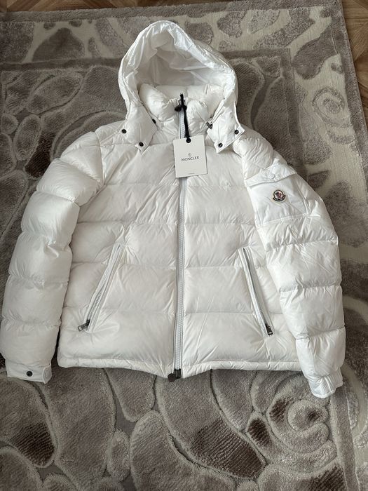 Vand geaca m.o.n.c.l.e.r maya alba