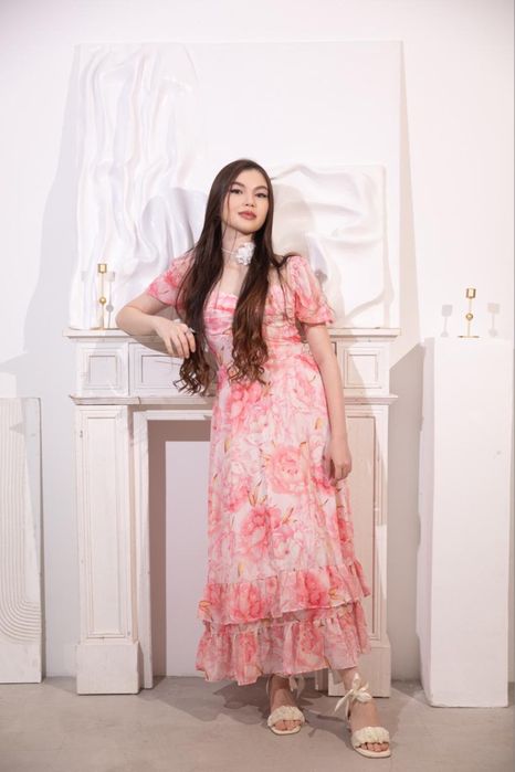 платье розовое белое