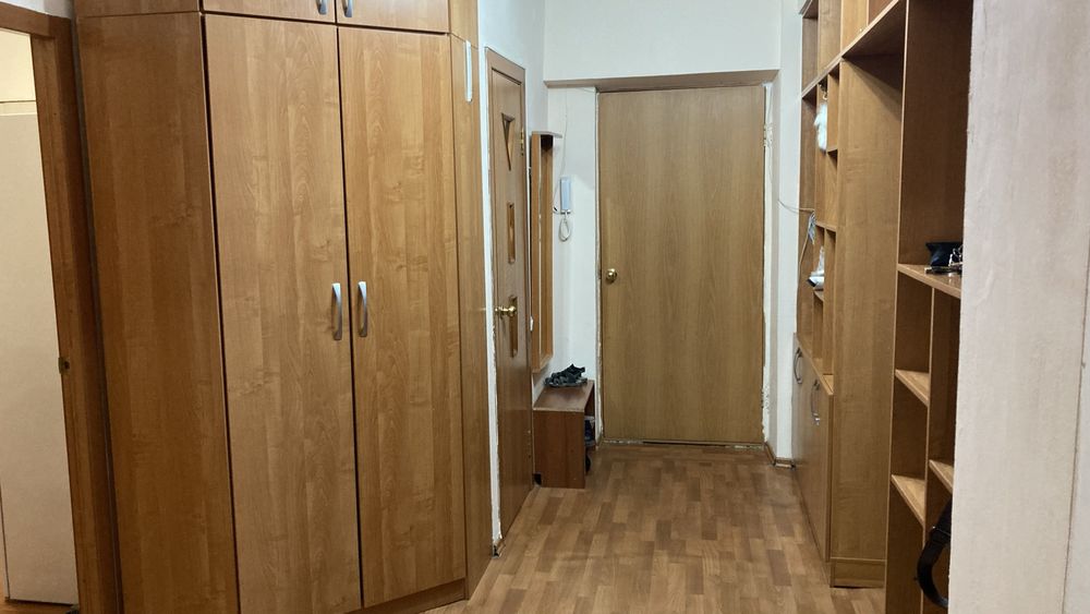 Продам 4 комнатную улучшенную квартиру в центре
