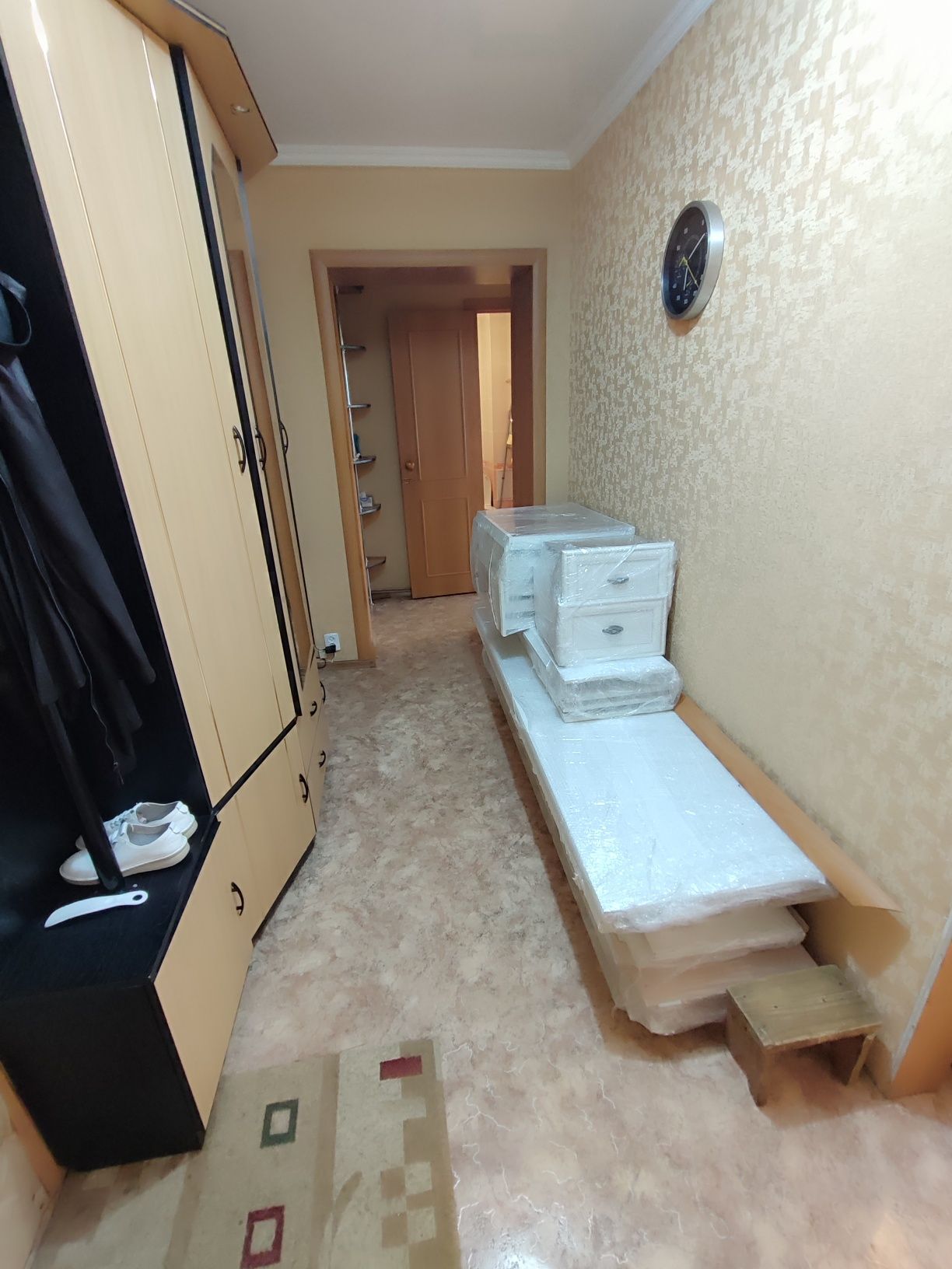 Продается 2-комн (9-18, 5 эт)