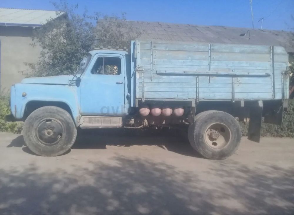 Gaz 52 srochno tez sotiladi