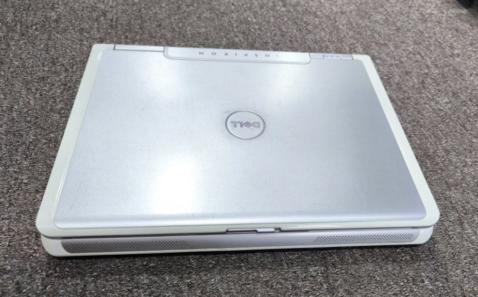 laptop Dell Inspiron 1501, amd dual core, 500 gb hdd 4gb ram,  

AMD d