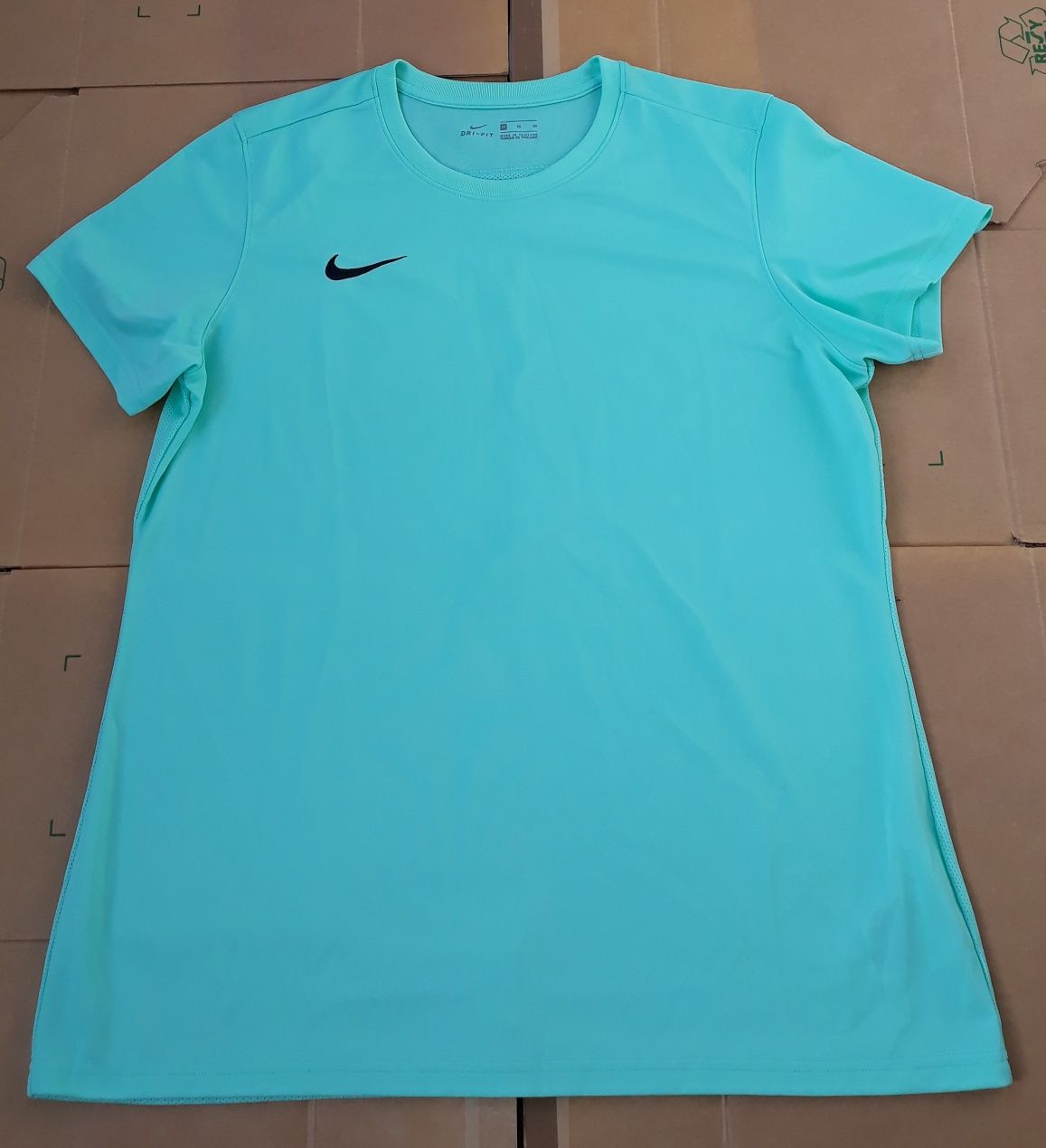 Tricou      nike