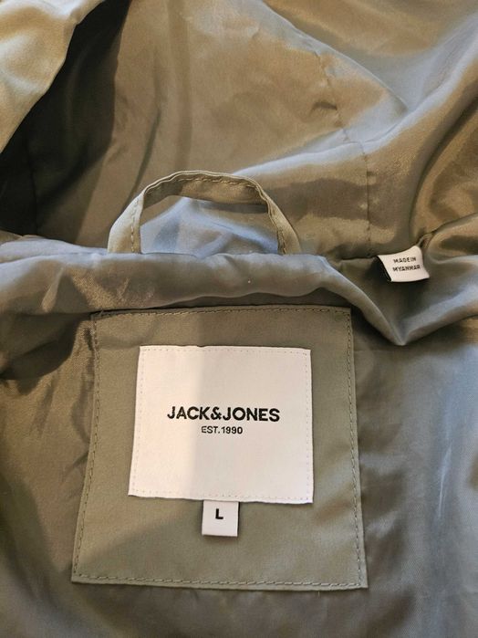 Продава се преходно яке "JACK & JONES"