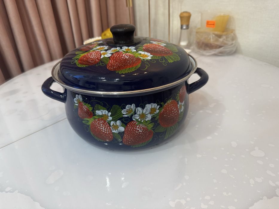 Кастрюля эмаллированная
