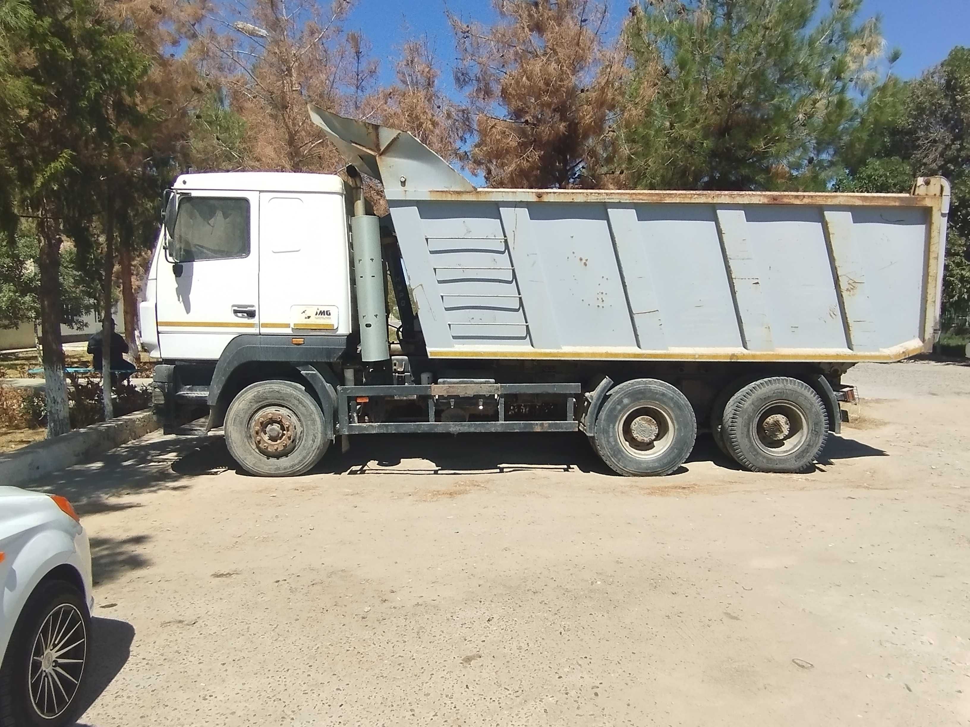 MAZ rusumli yuk mashinasi bolib tolash sharti bilan sotiladi