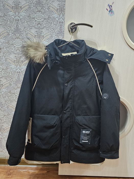 Продам тёплую зимнюю куртку на мальчика 9-11 лет, в идеальном состояни