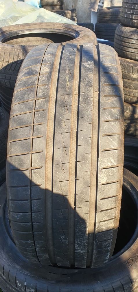 Гуми 4бр  275/40/22  - 1бр  - 200лв