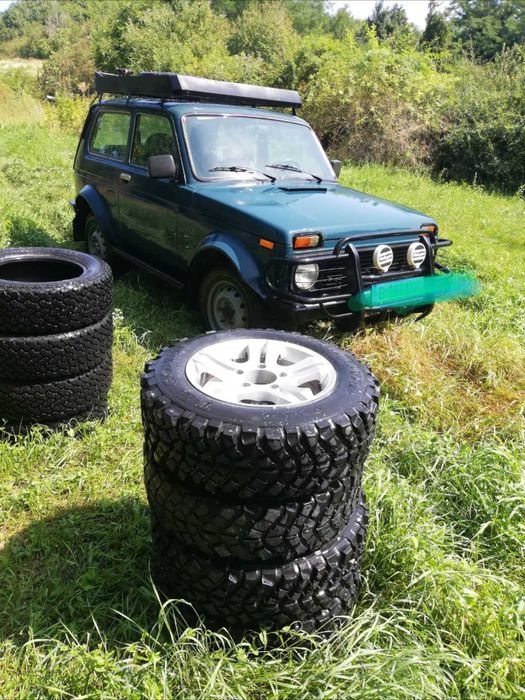 Lada Niva  4x4 + 8 roti/cauciucuri separate incluse in pret vanzare
