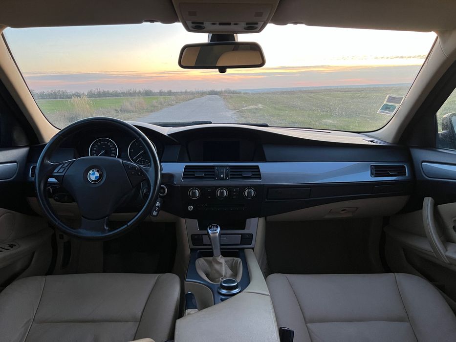 BMW Seria 5 E60 LCi/ 520d 2009/ 2.0d/ Bi-Xenon