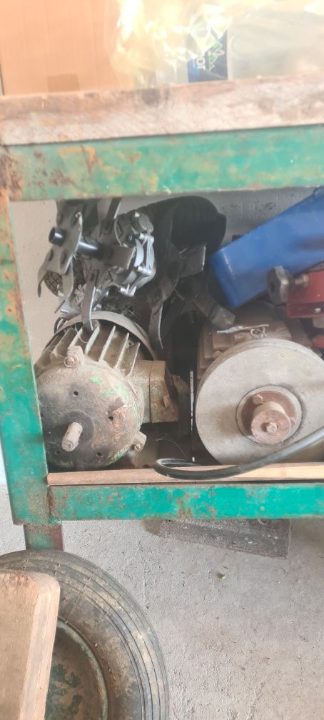 Vând motoare monofazice și trifazice