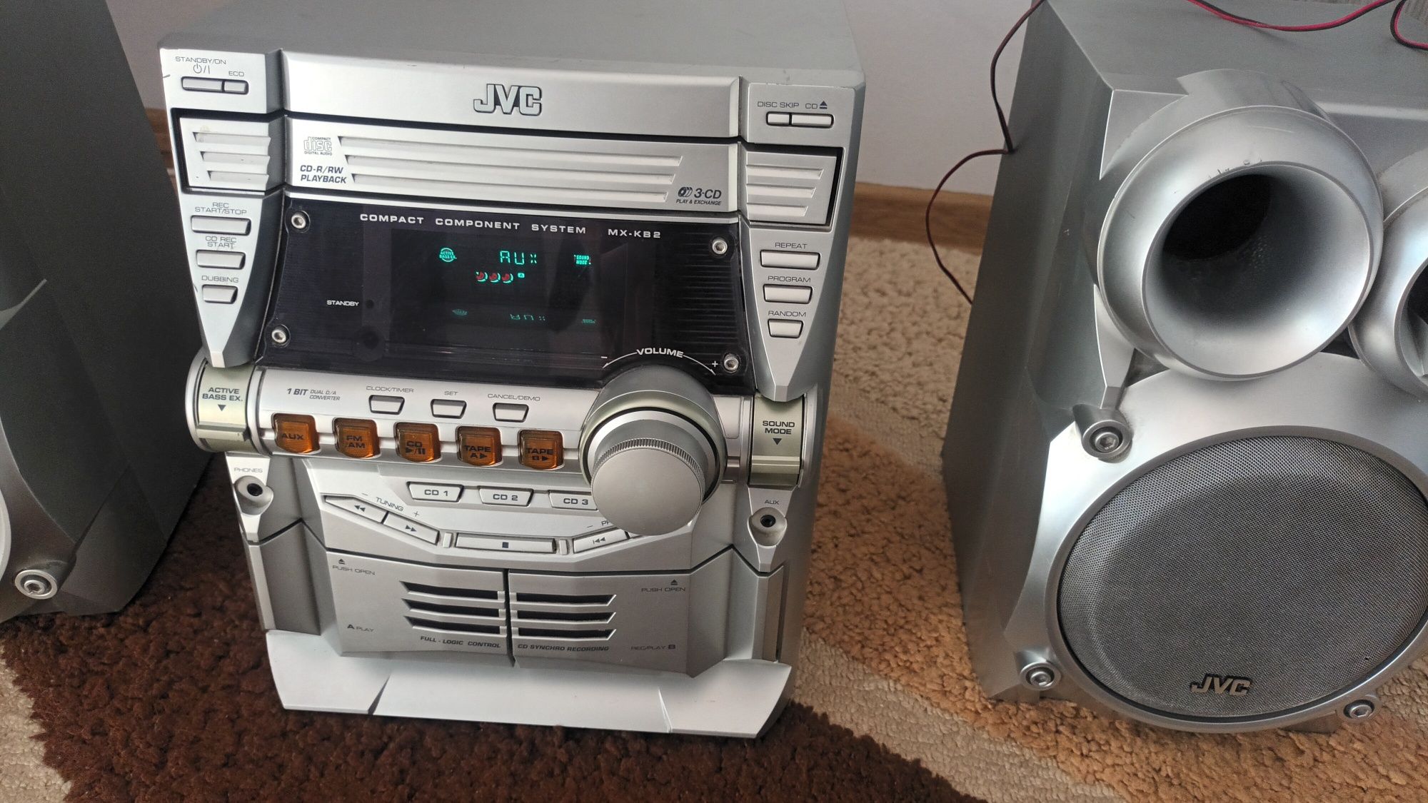 Combina muzicala originala JVC sistem audio.