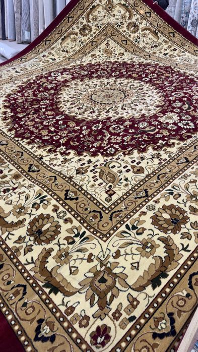 Новый ковер, не ликвидированный товар.Размер 400х400