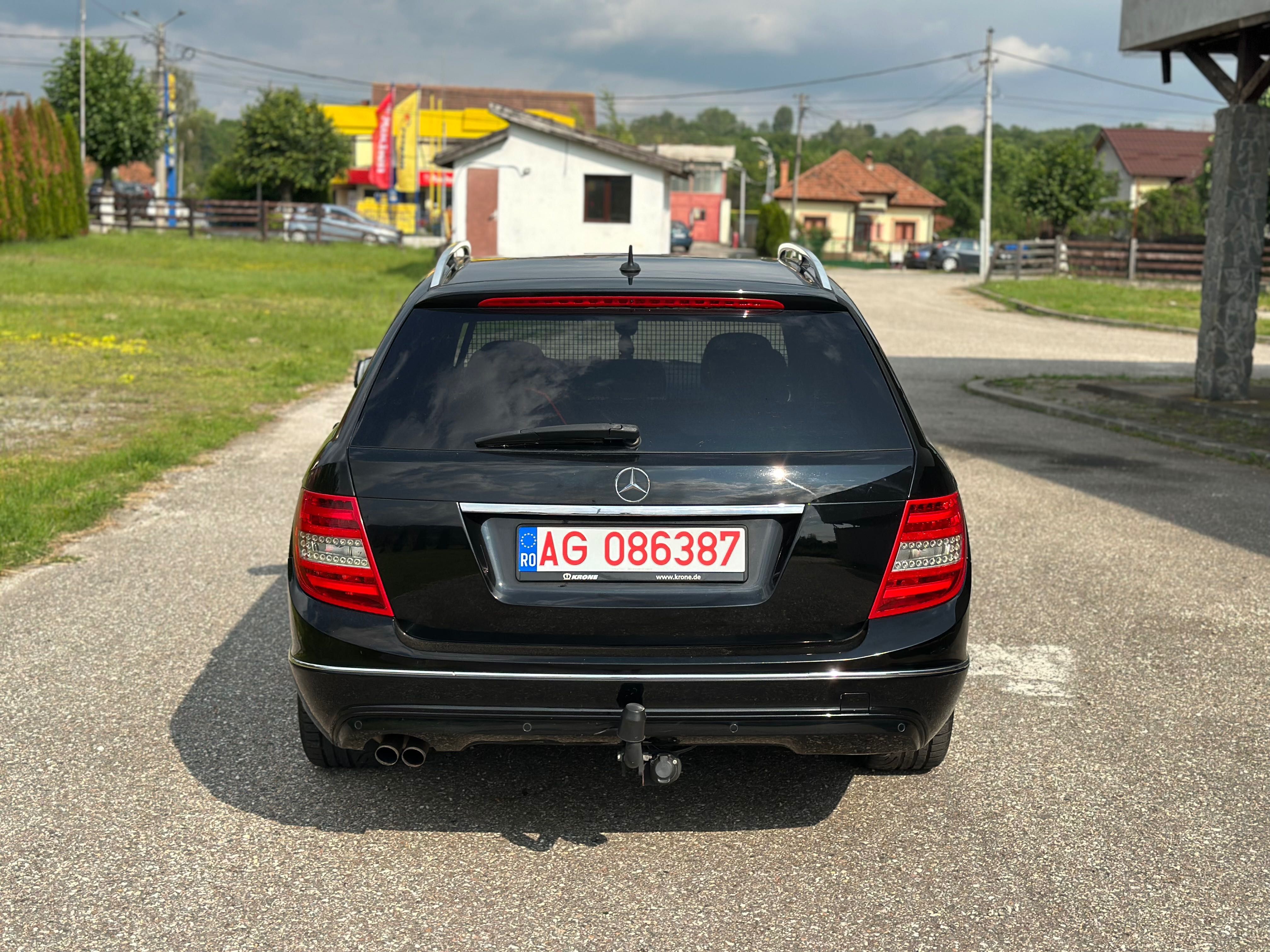 Mercedes C200 • 2013