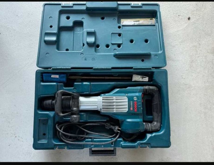 compactor, picamer, placa vibratoare, ghilotina pavaje etc.