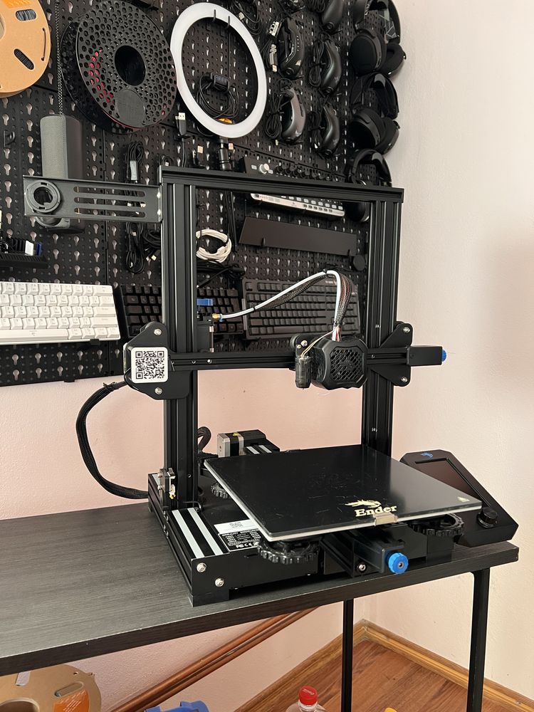 Imprimanta Ender 3-V2 echipata cu CR Touch(autoleveling)