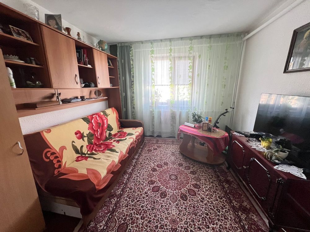 Vand apartament cu 2 camere