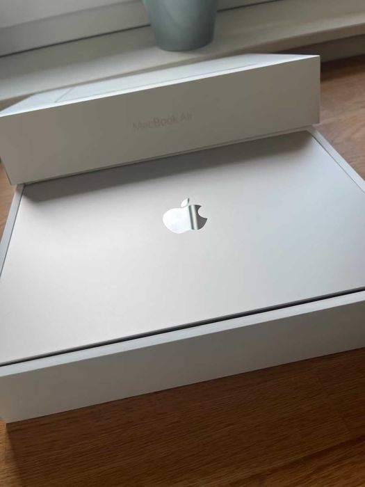 Apple MacBook Air M2 13.6, 8GB RAM и 256GB SSD (Silver)