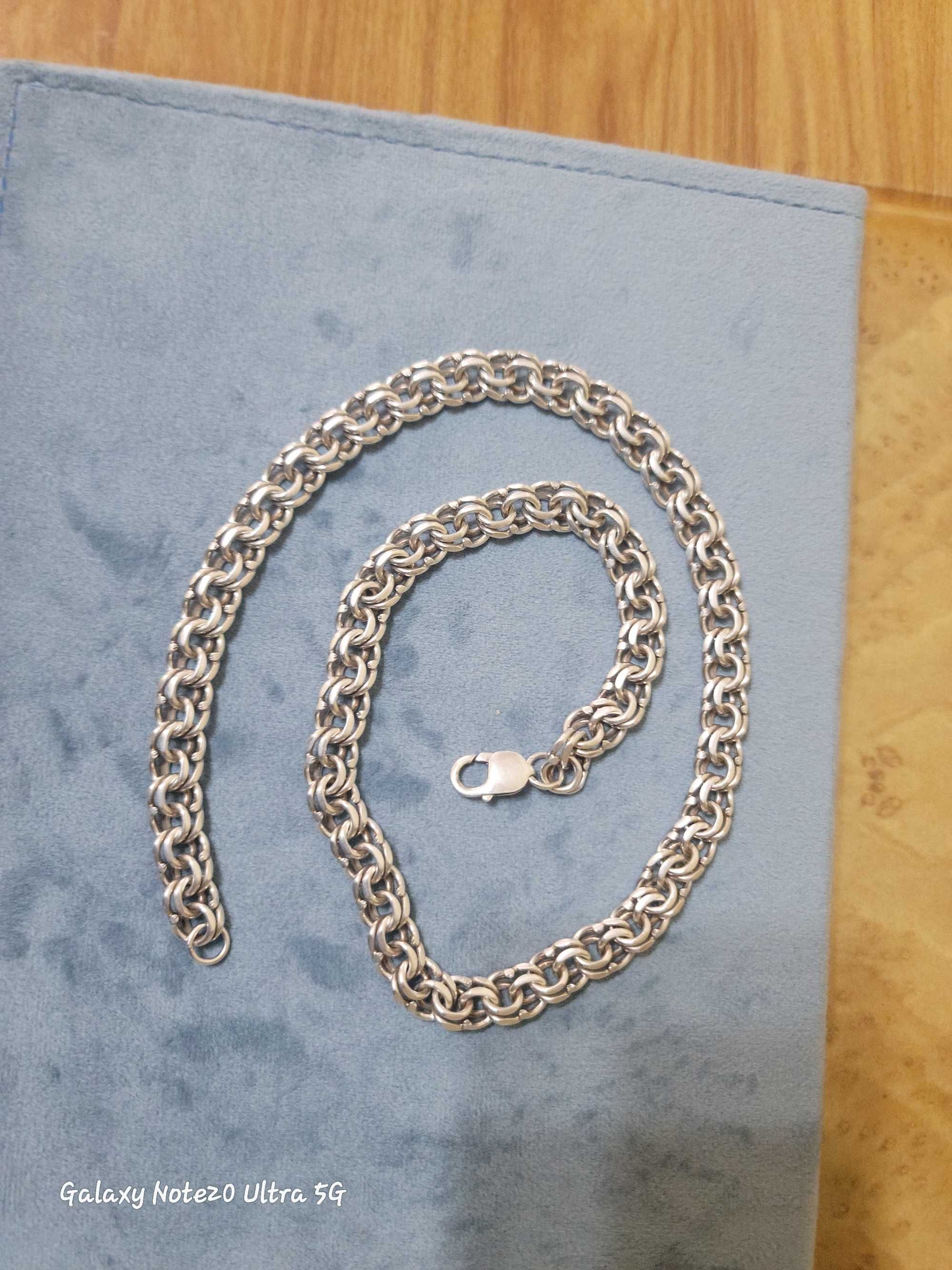 Цепь  из серебро.