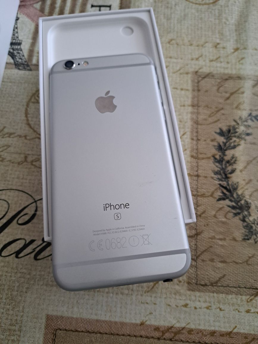 Телефон IPhone 6s