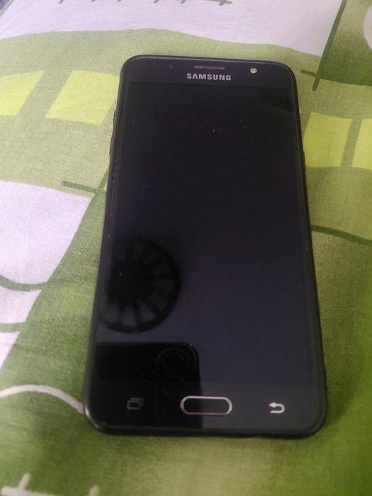 Продам телефон достал J6 в хорошем состоянии