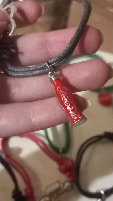 Гривни на кока кола