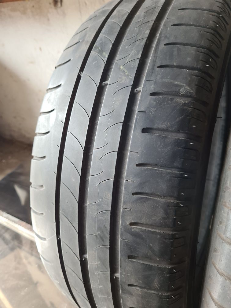 2 бр. летни гуми 215/60/16 Michelin DOT 3915 4-5 mm