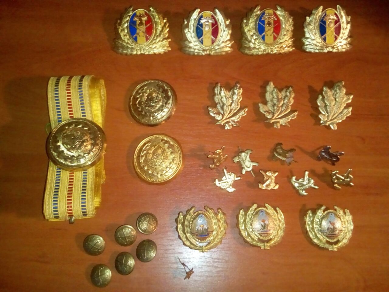 Centura militara de ceremonie, insigne, cuc, trese, nasturi