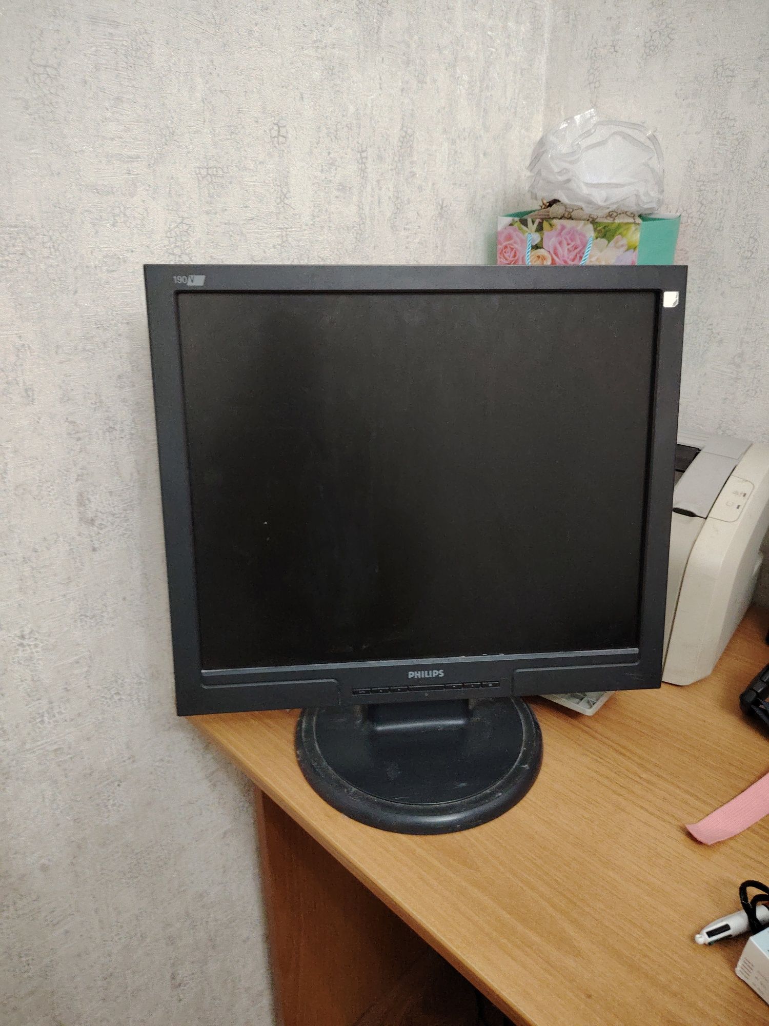 Монитор Philips.
