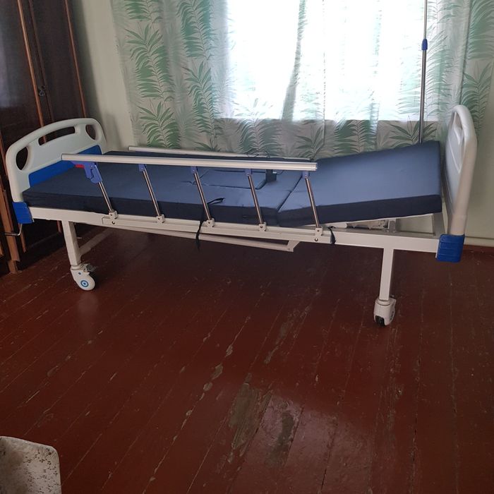 Медицинская кровать для лежачих больных