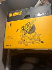 Продаётся торцовочная пила 
DeWalt DWS727-QS