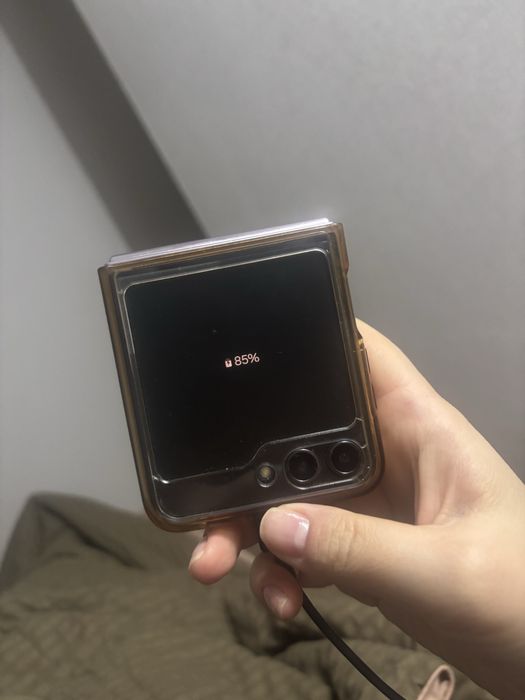 Самсунг флип 5, требует замены экрана