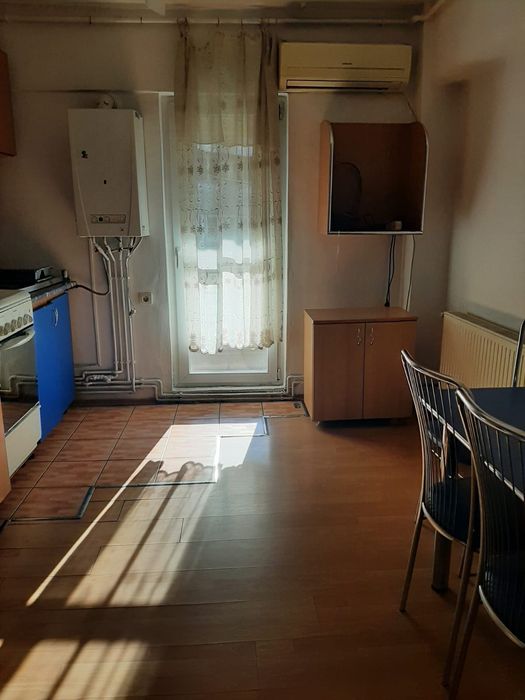 Apartament de inchiriat, peste strada de CN "Spiru Haret"