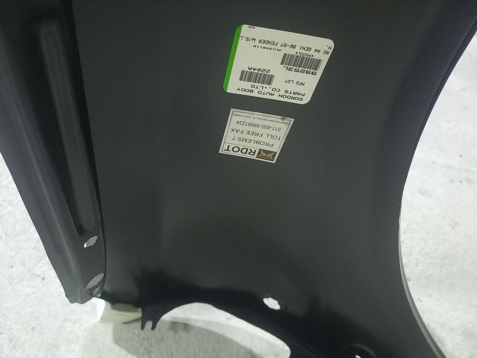 Aripa noua fata stanga Audi A4 far cu semnalizarea separat