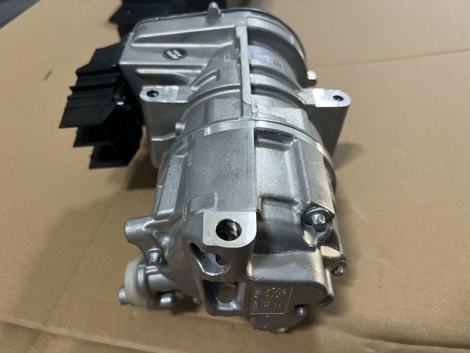 Compresor Ac Mercedes A0008306802 A0008308004 A0008304205