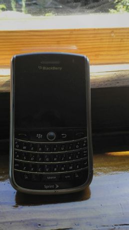 Продам телефон Blackberry tour9630