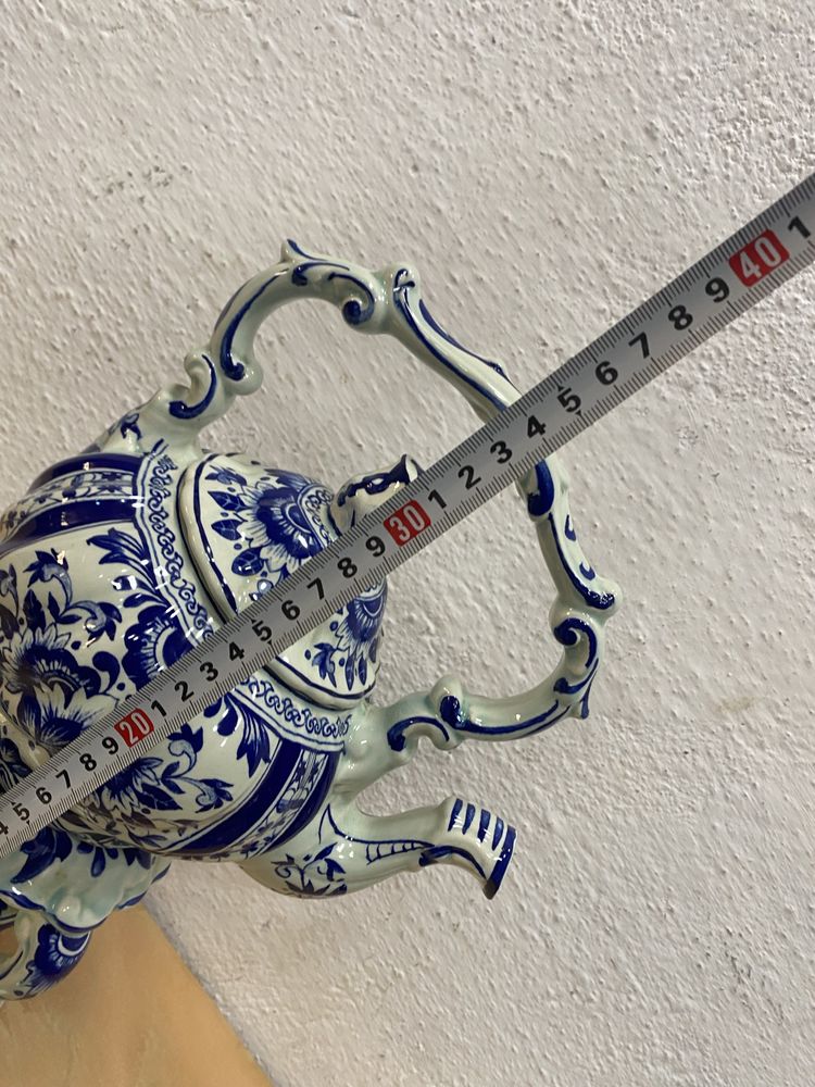Белгийски порцеланов чайник  със стойка и спиртник на Boch Belgium
