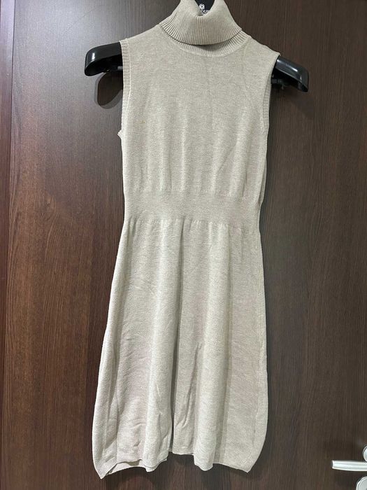 Дамски дрехи по 5 лв броя.