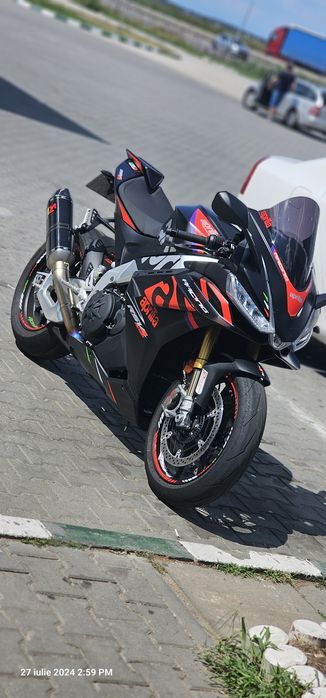 Aprilia rsv4 1100 factory/brembo/ohlins/akrapovic